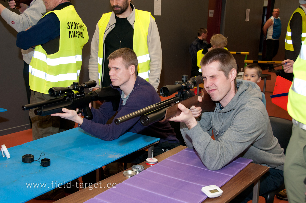 Kui võistlejaid hetkel ei olnud, siis sai proovida igat relva